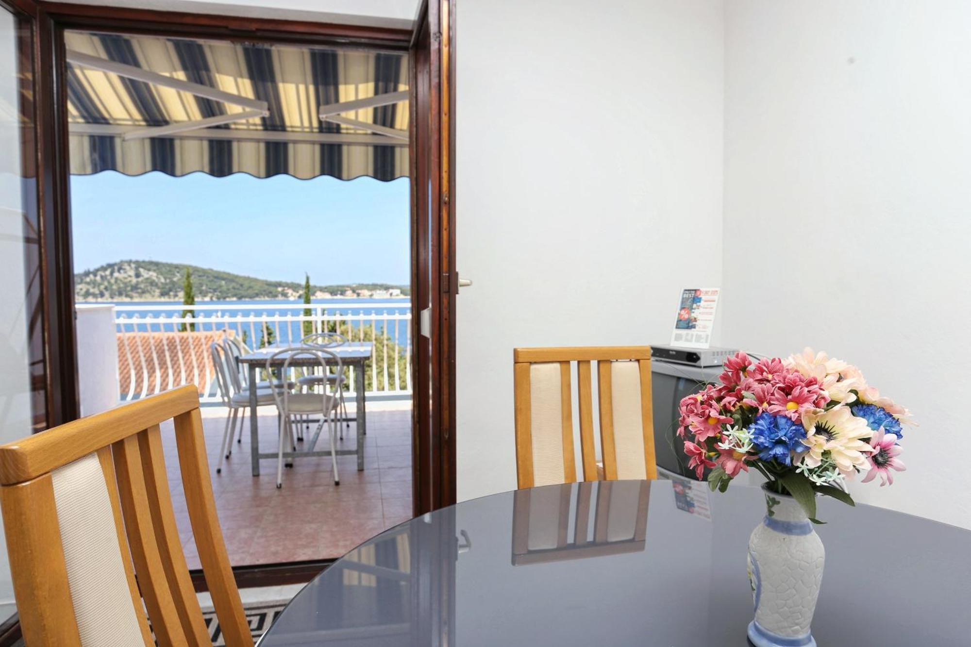 Family Friendly Seaside Apartments Razanj, Rogoznica - 10373 Oda fotoğraf