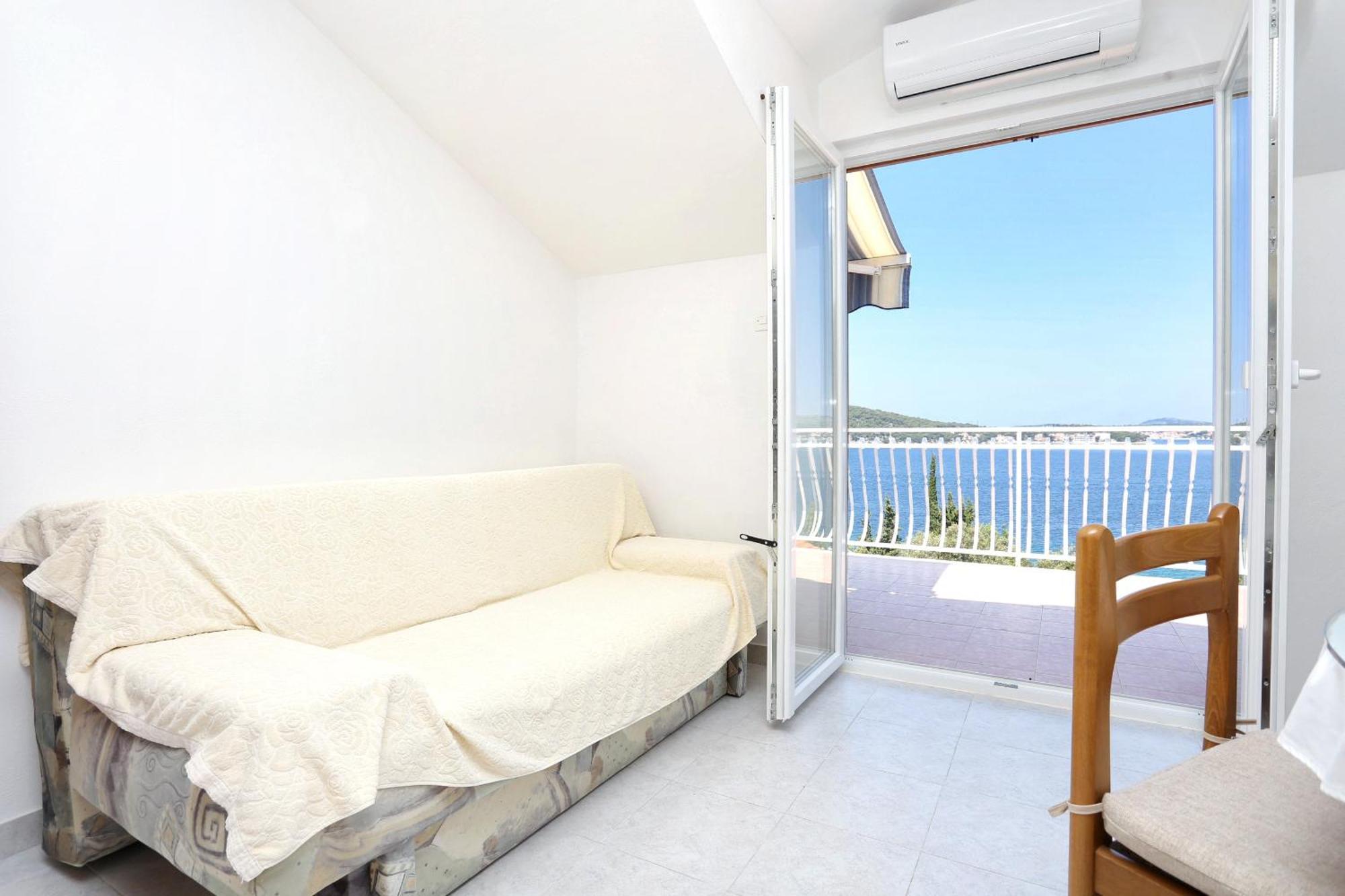 Family Friendly Seaside Apartments Razanj, Rogoznica - 10373 Oda fotoğraf